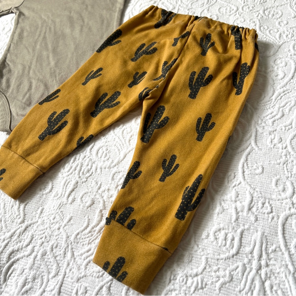 6-12M🌵 Baby Boys Wild & Free Western Cactus Print Taupe Bodysuit & Mustard Pants - Picture 6 of 7